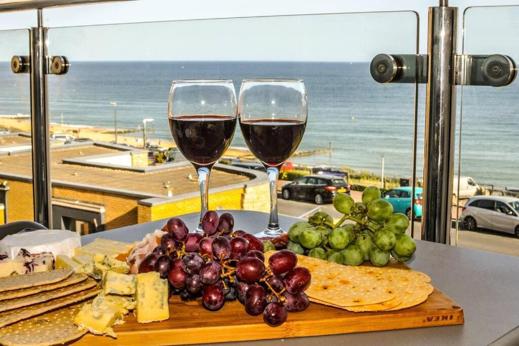 Soho Beach Apartment With Fabulous Sea View And 2 Minutes To The Beach With Free Parking And Netflix ボーンマス エクステリア 写真