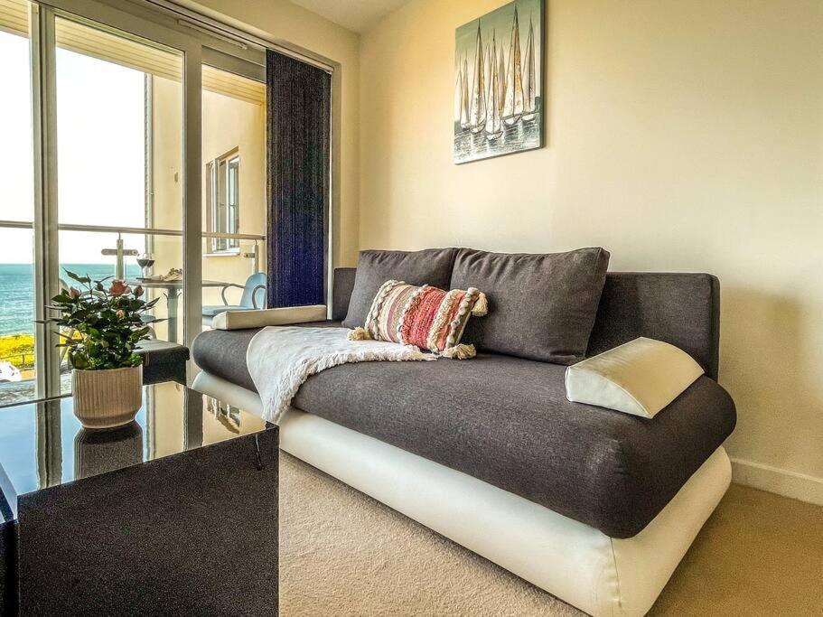 Soho Beach Apartment With Fabulous Sea View And 2 Minutes To The Beach With Free Parking And Netflix ボーンマス エクステリア 写真