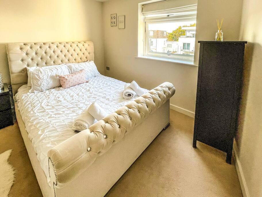 Soho Beach Apartment With Fabulous Sea View And 2 Minutes To The Beach With Free Parking And Netflix ボーンマス エクステリア 写真